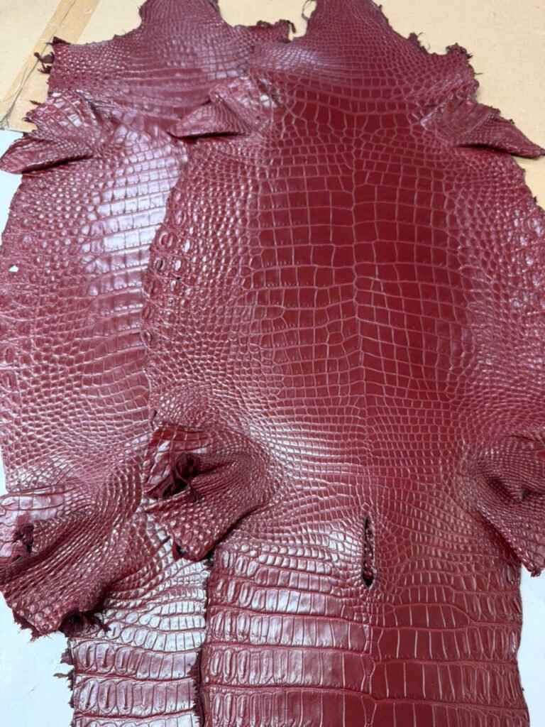 Da Cá Sấu Thuộc Cao Cấp – Sắc Đỏ Đô Burgundy Premium