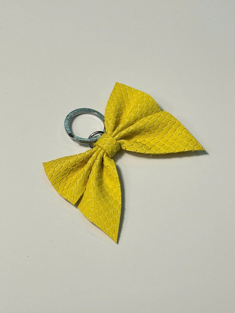 Charm Ngôi Sao & Nơ Da Trăn Gấm – Handmade Exotic